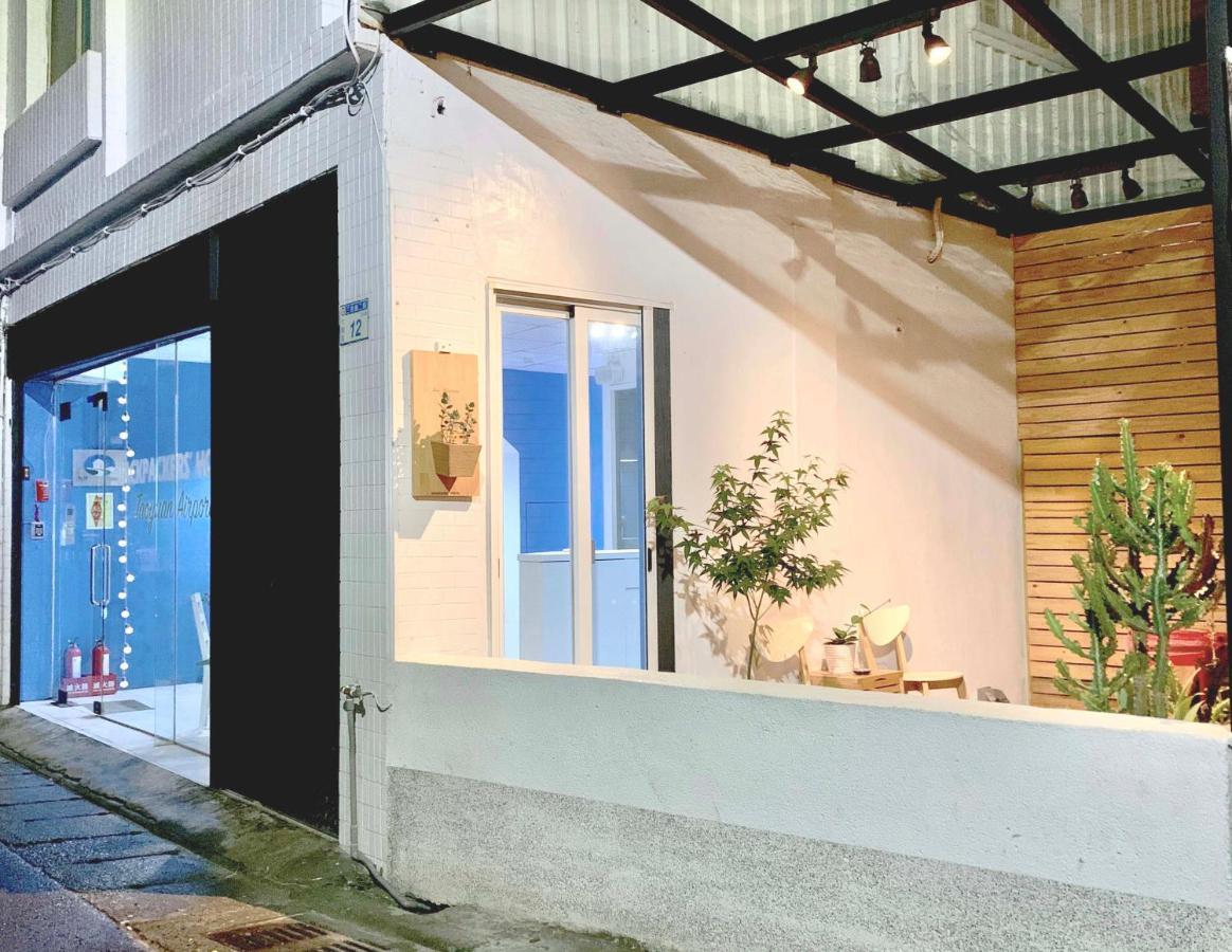 Backpackers' Hostel Taoyuan Airport Exterior photo